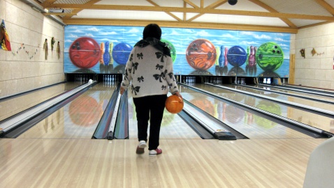 Ausflug ins Bowlingcenter mit Bewohnern des Bewo